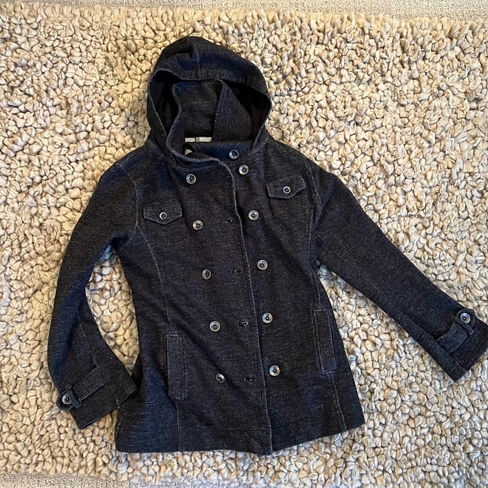 Woman’s Ezekiel fitted button down hoodie.